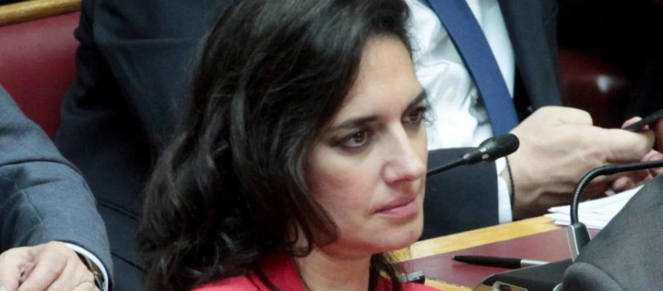 Συνεχίζει με...στυλ η Νόνη Δούνια - Η εμφάνιση που συζητήθηκε (φωτο)